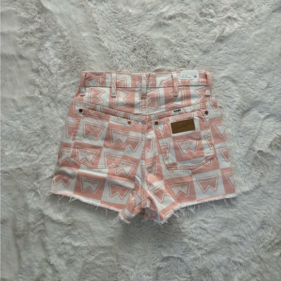 NWT Wrangler - Signature Logo Print Festival Cut Off High Rise Denim Shorts - Picture 12 of 14